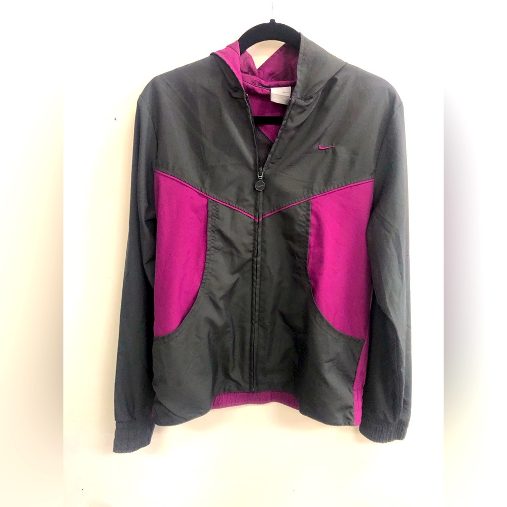 VINTAGE NIKE WIND BREAKER HOODED JACKET WITH ZIPPER CLOSURE
